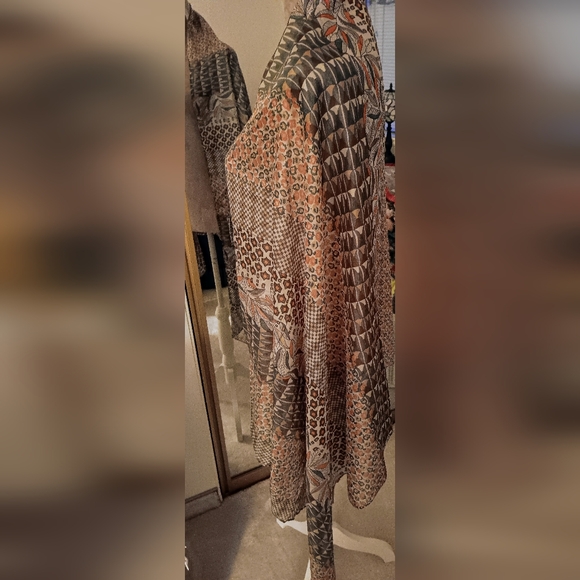 D&Y~Brown Tan Geometric Print Lightweight Neutral Wrap Scarf NWT - Picture 12 of 15